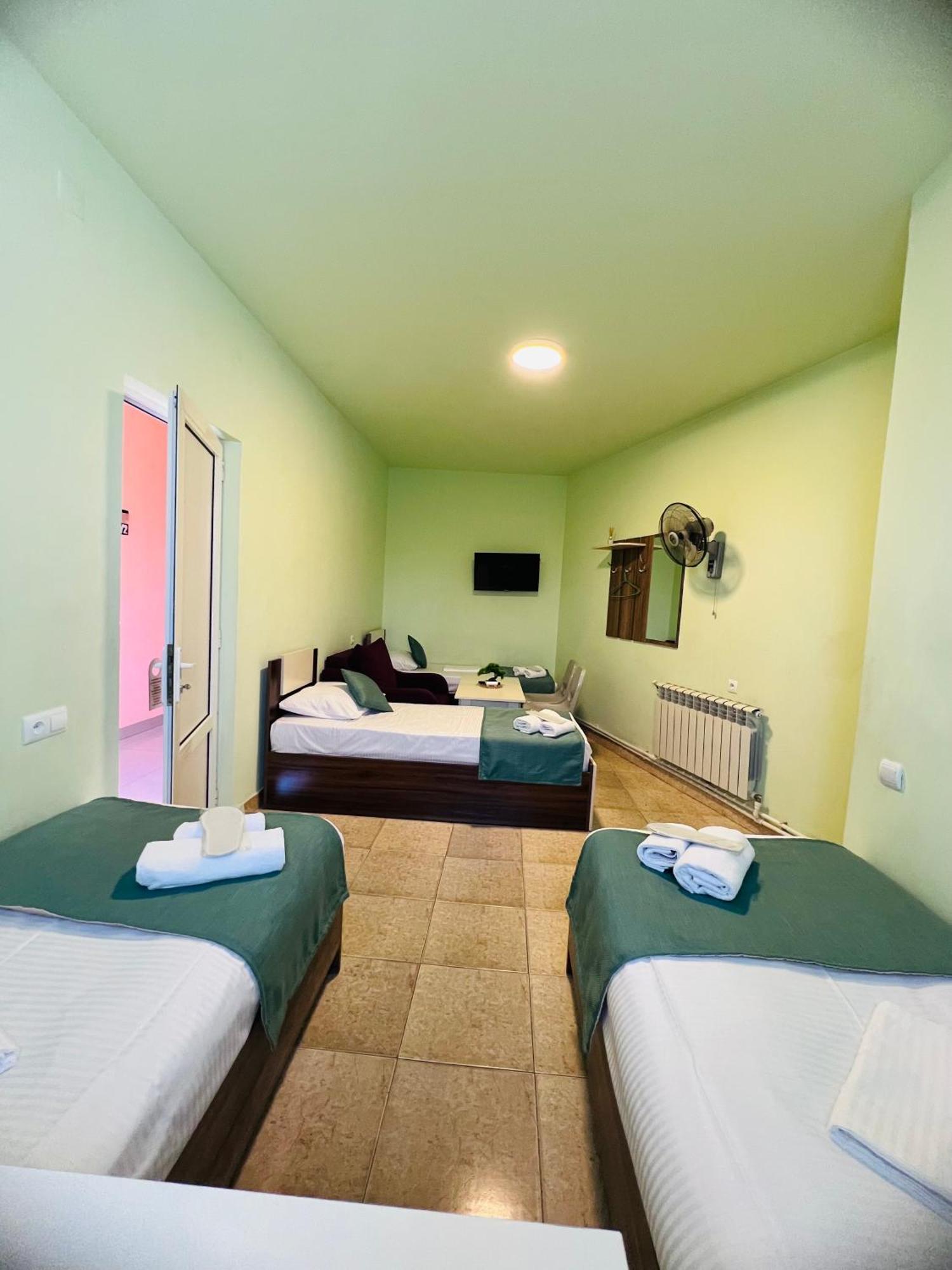 יירבאן Marnar Hotel מראה חיצוני תמונה