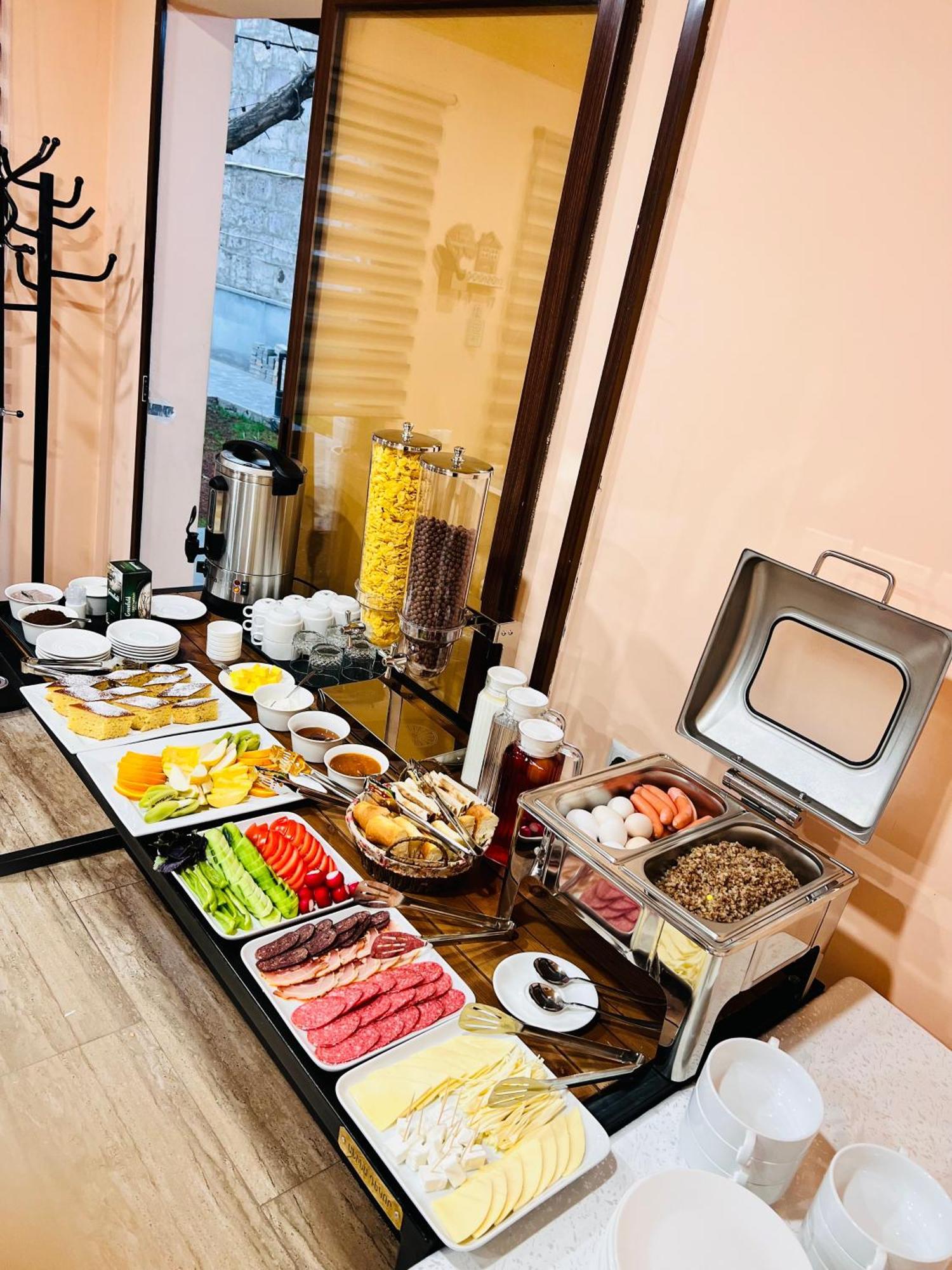 יירבאן Marnar Hotel מראה חיצוני תמונה
